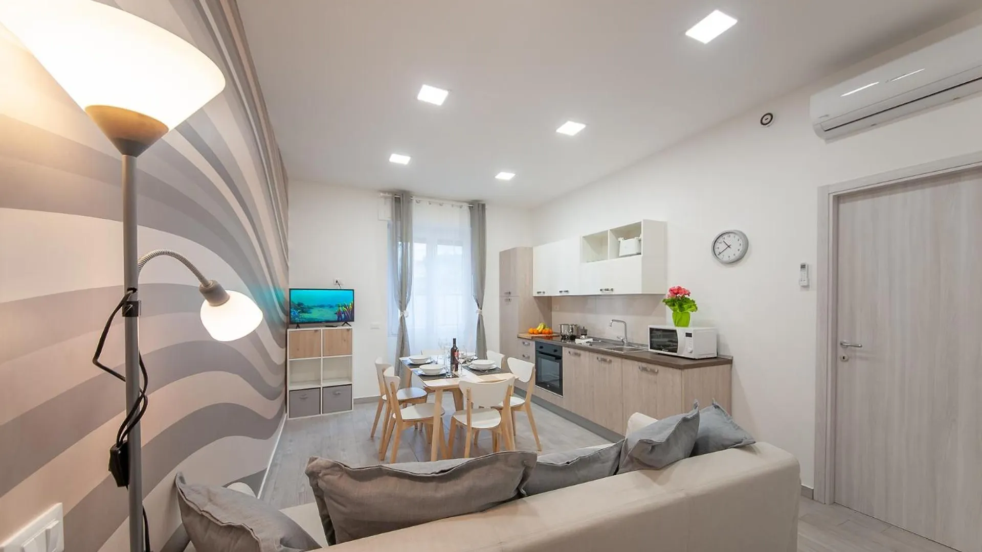Nicoletta Rivieraholiday Albenga 0*,  Italy